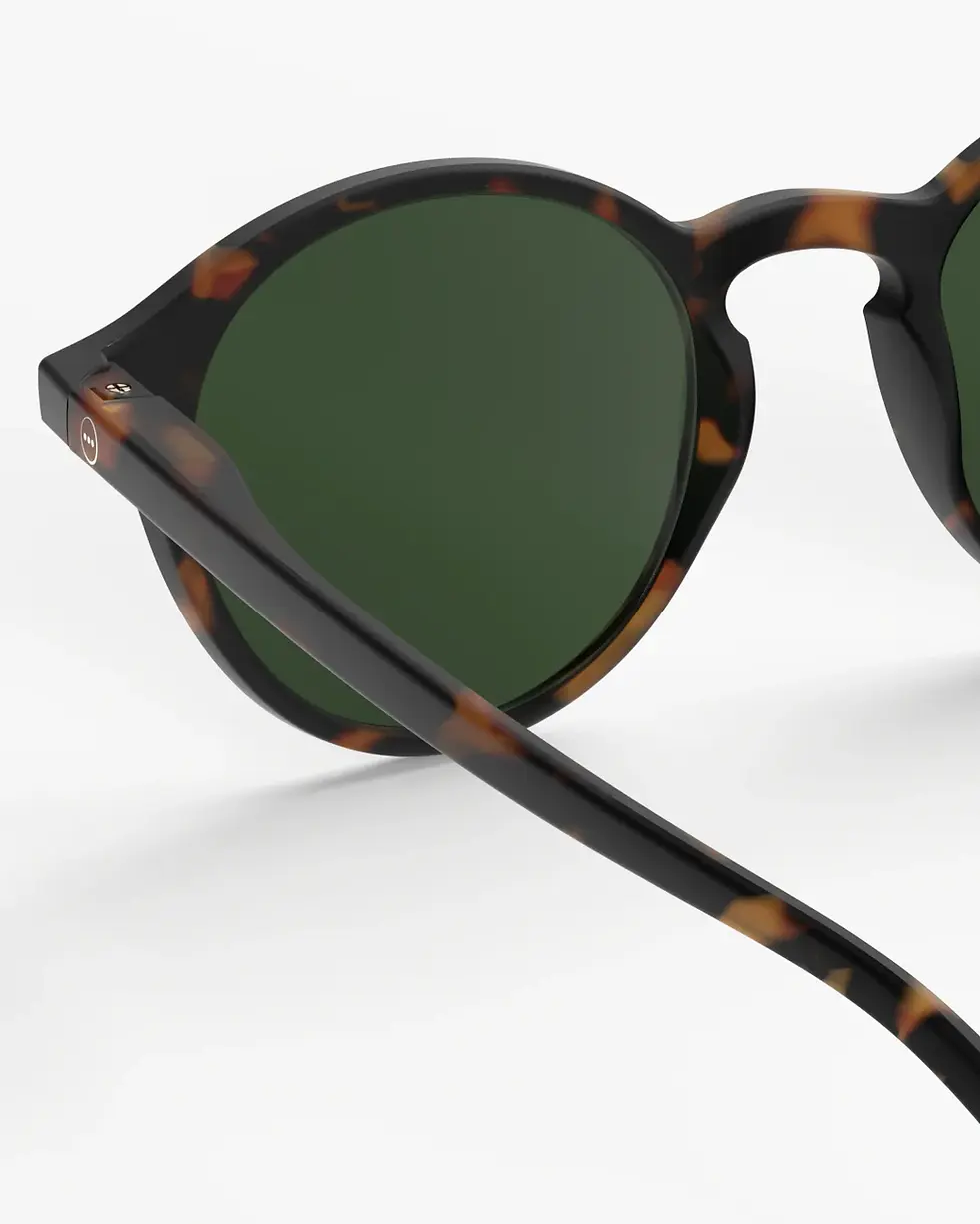 Thumbnail: closeup view of IZIPIZI Sunglasses in shade #D Tortoise - Green POLARIZED lens