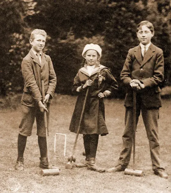 Eric Blair (Orwell), far right.