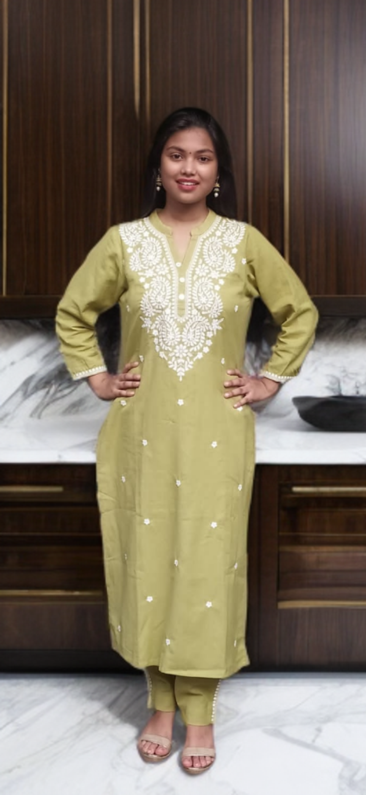 Thumbnail: Ocado Green Embroidered Kurta set
