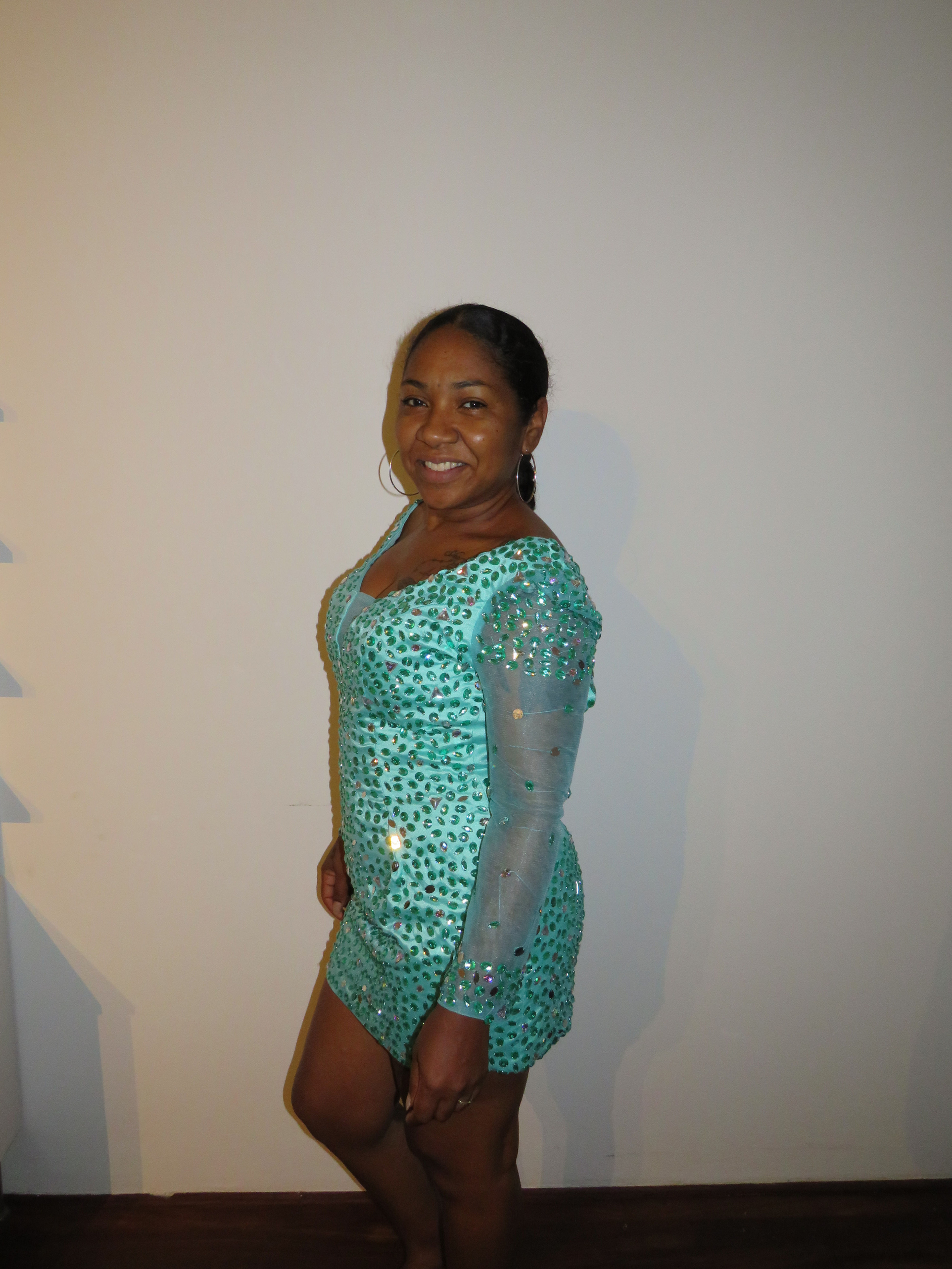 Groene avondjurk met steentjes