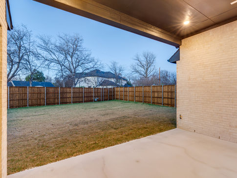 Outdoor Living Space with Huge Backyard in Dallas Private School Corridor