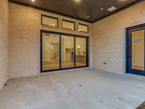 Outdoor Living Space in Dallas Private School Corridor