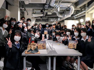練習進行中! 絵本「えんとつ町のプペル」読み聞かせ会in名古屋テレビ塔