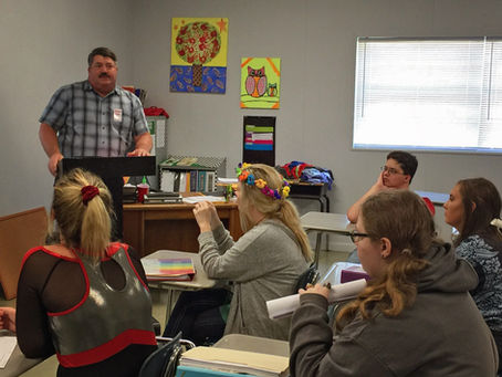 Commercial Pilot and SIA Alumnus Speaks to Career Ed Class