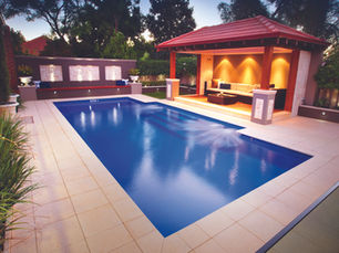 Thinking About a Fiberglass Pool? Here’s Why You NEED a Saltwater System!