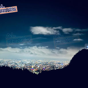 Panorámica nocturna de Bogotá desde la vía que conduce a Choachí, Ubaque y Fómeque