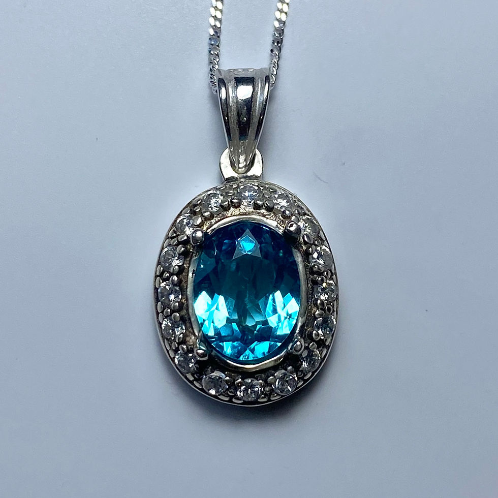 Miniature : 1.85ct Natural Apatite Silver / Gold / Platinum pendant on chain