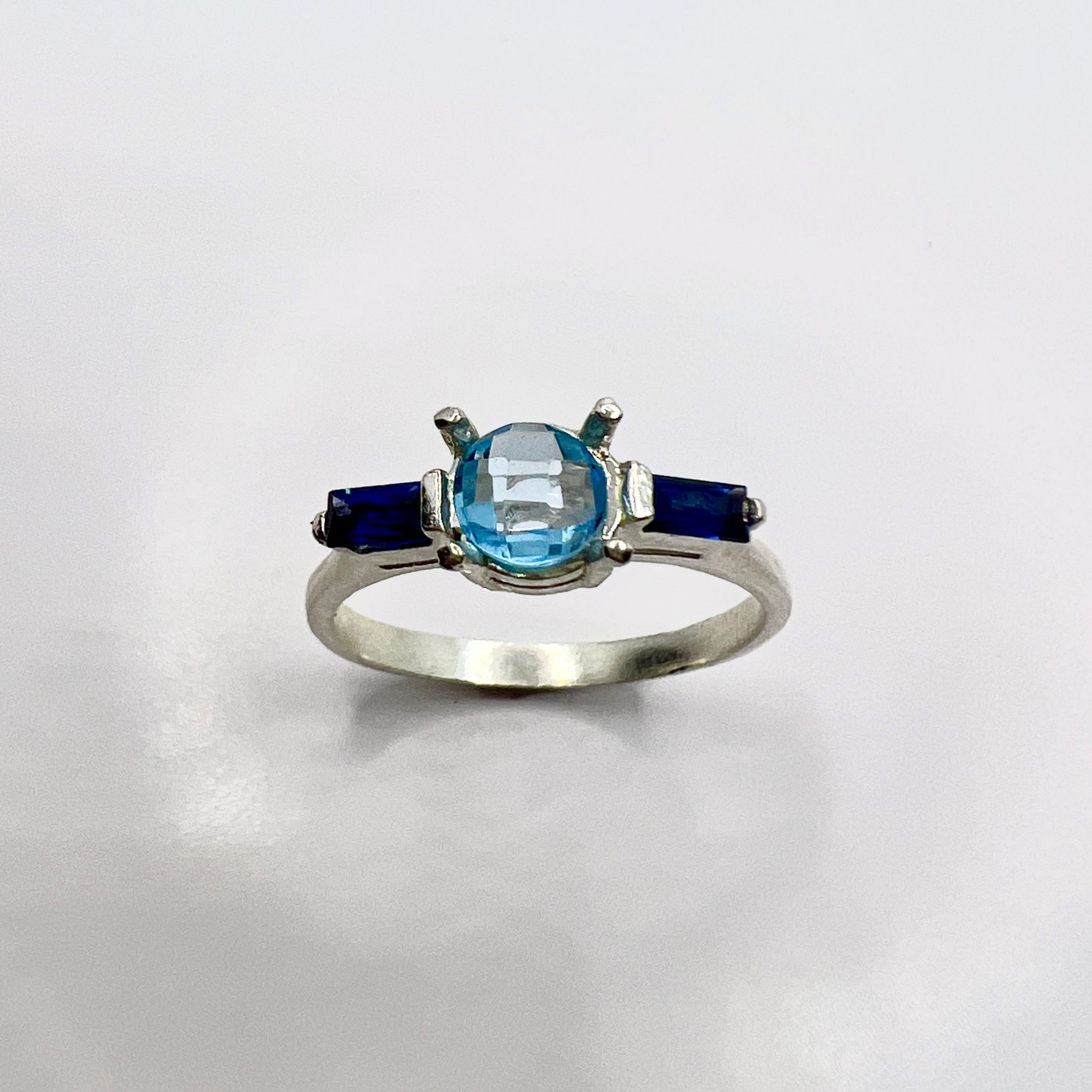 0.6ct Natural swiss Blue Topaz 925 Silver / Gold/ Platinum ring