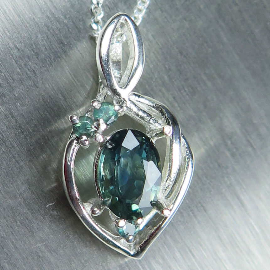 Miniatura: 0.65cts Natural blue Sapphire 925 Silver / Gold / Platinum pendant