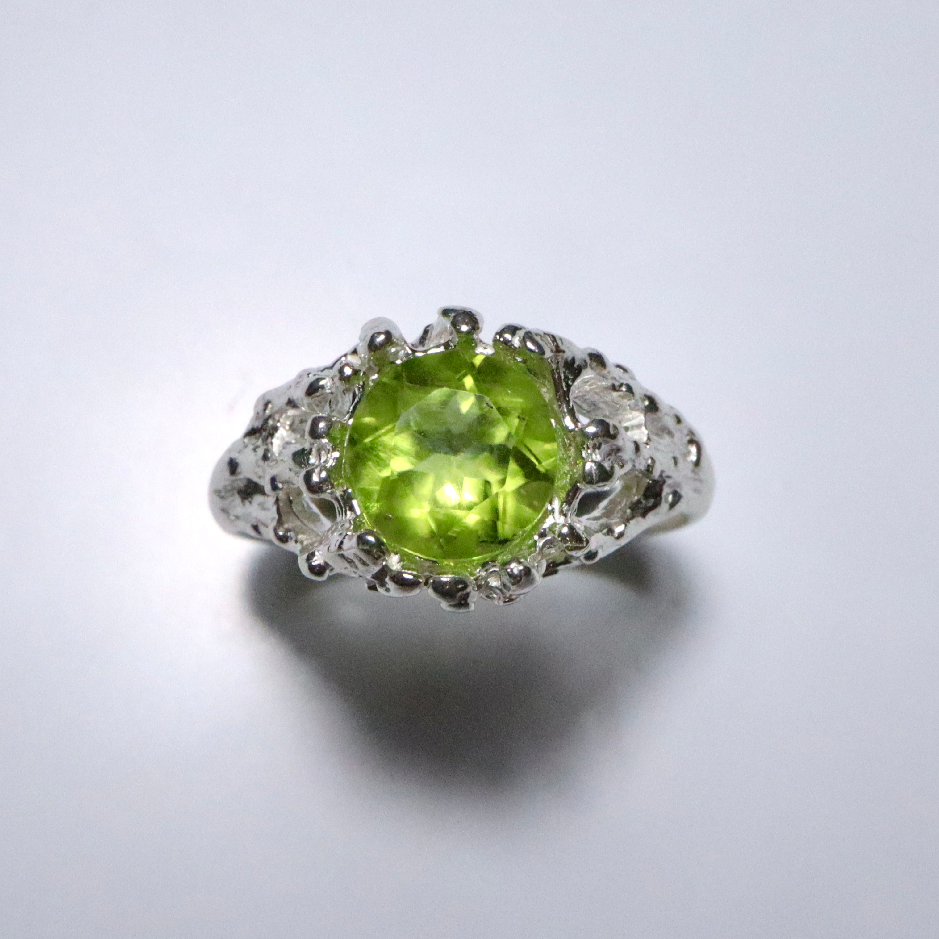 1.8ct Natural Peridot Chrysolite Olivine 925 Silver / Gold ring