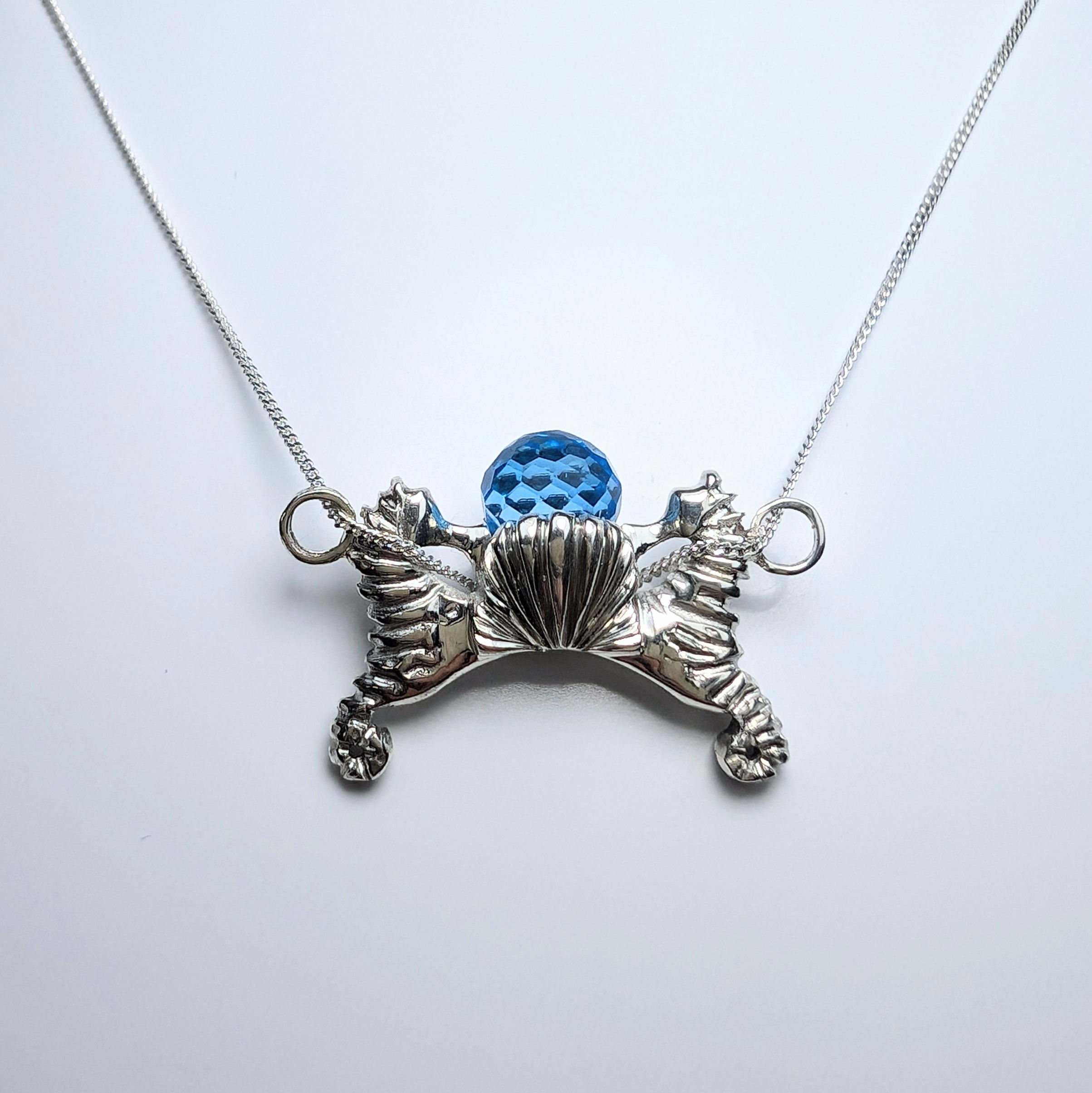 3.35ct Natural Swiss Blue Topaz 925 Silver / Gold seahorse pendant