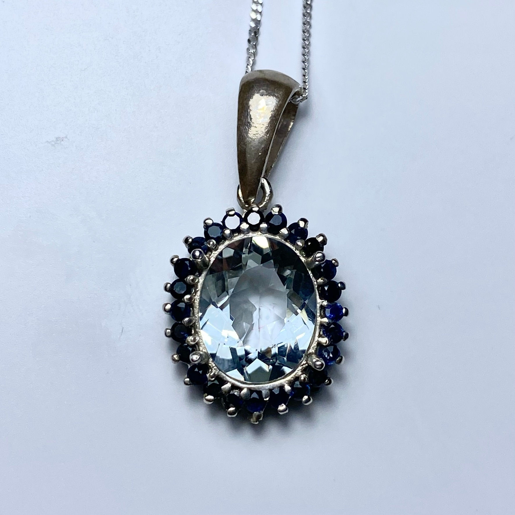 1.85ct Natural light blue Aquamarine Silver / Gold / Platinum pendant