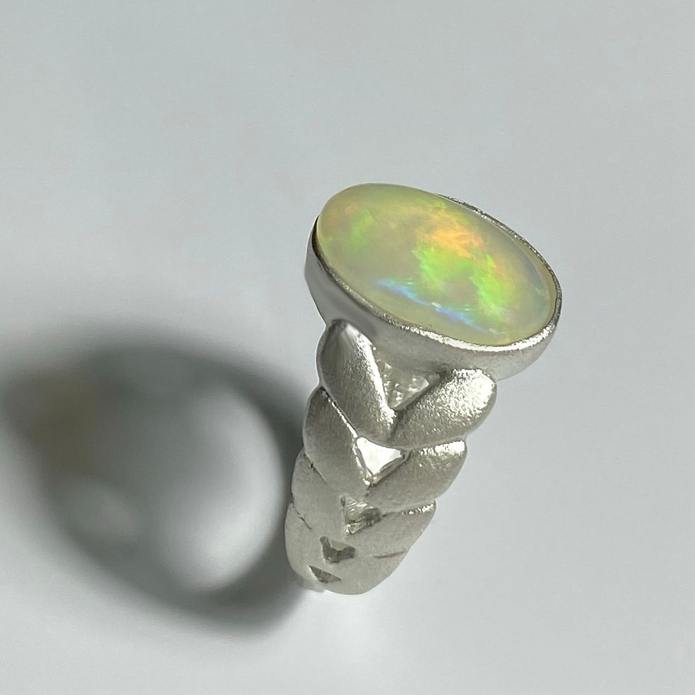 2.25cts Natural multi-colour Welo Opal Silver / Gold / Platinum ring
