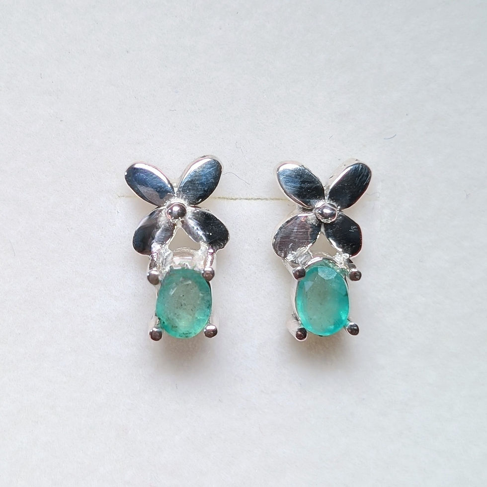 Miniatura: 0.67ct Natural Colombian Emerald Silver /Gold / Platinum stud floral earrings