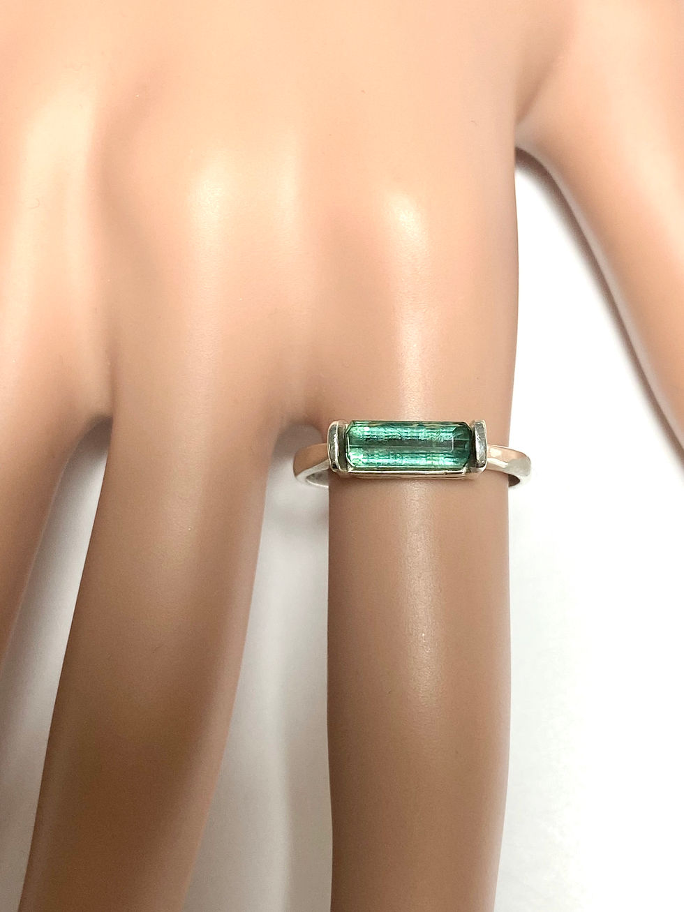 Миниатюра: 0.85ct Natural Paraiba blue tourmaline 925 Silver / Gold/ east west ring