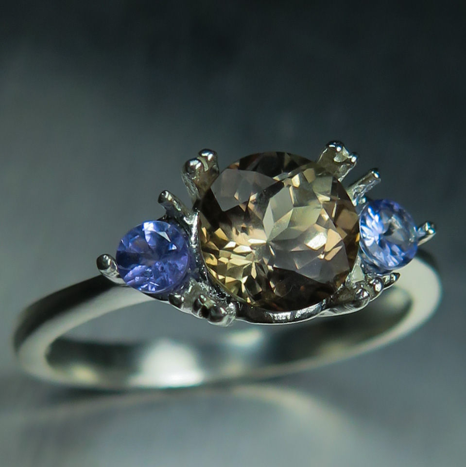Miniatura: 1.4cts Natural colour change Axinite 925 Silver / Gold/ Platinum ring