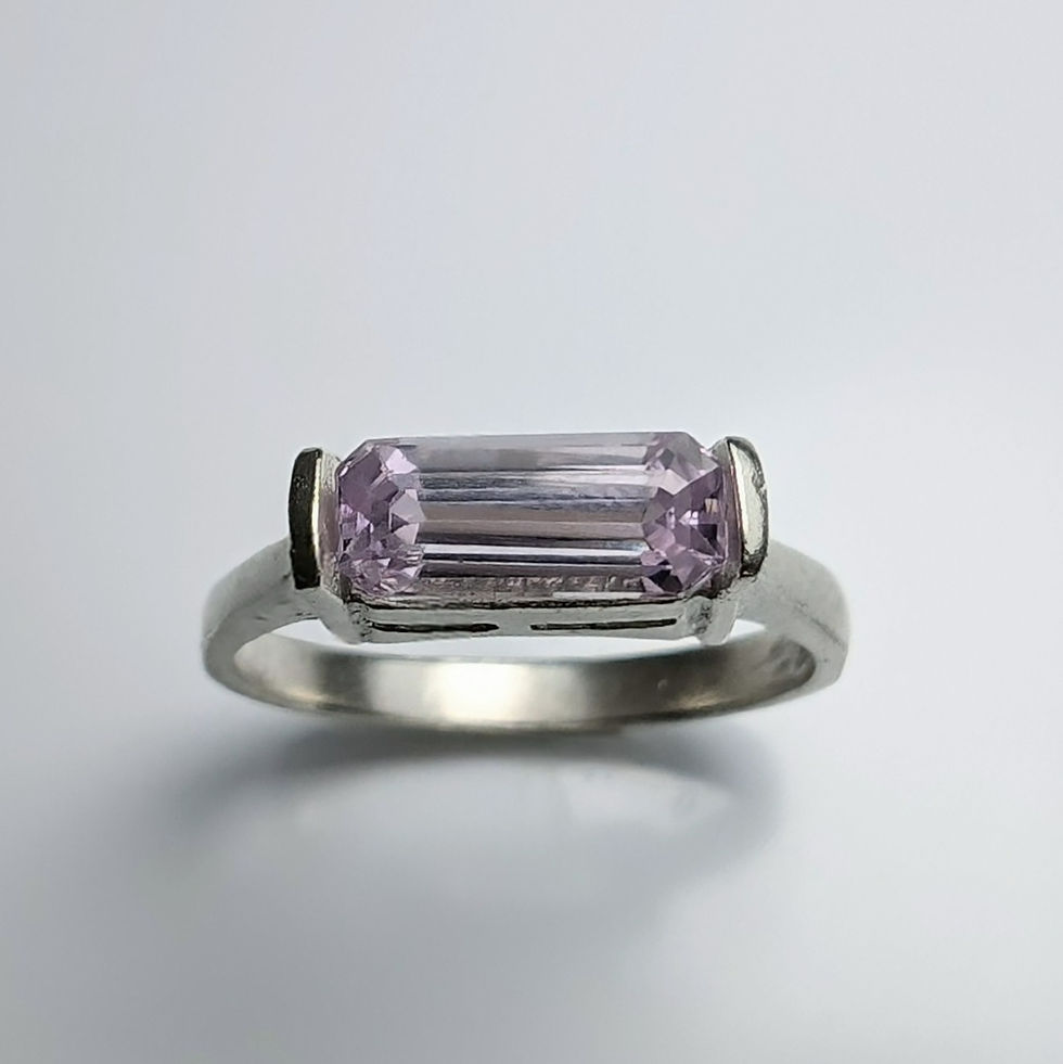 サムネイル： 1.68ct Natural pink Kunzite Silver / Gold / Platinum east west solitaire ring