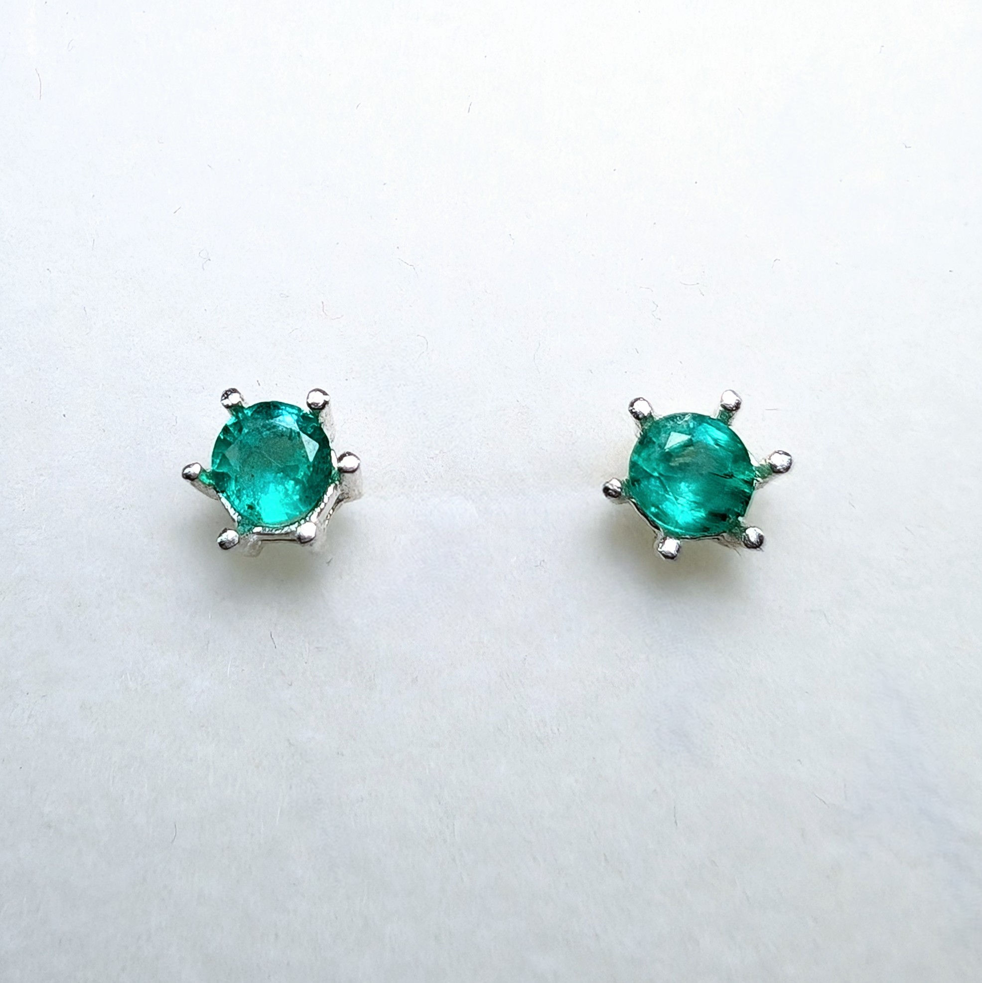 0.72ct Natural Colombian Emerald Silver /Gold / Platinum studs unisex earrings