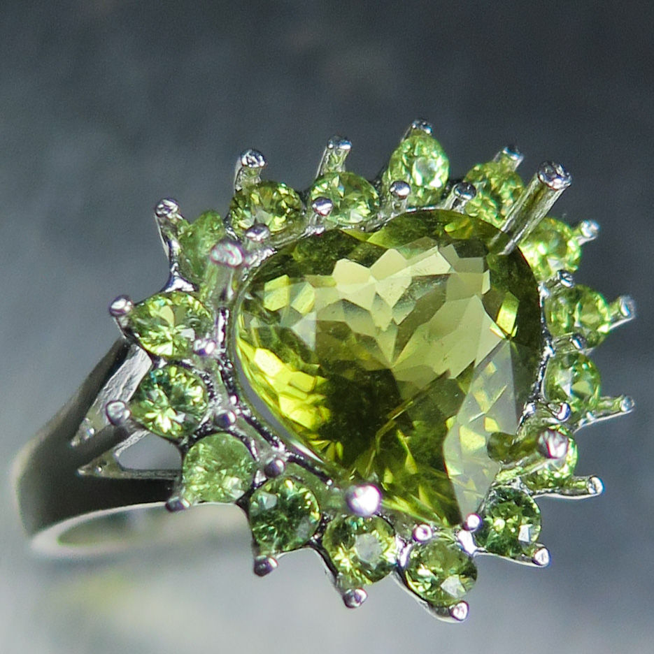 Miniatura: Natural chartreuse Apple Green Tourmaline 925 Silver / Gold/ Platinum heart ring