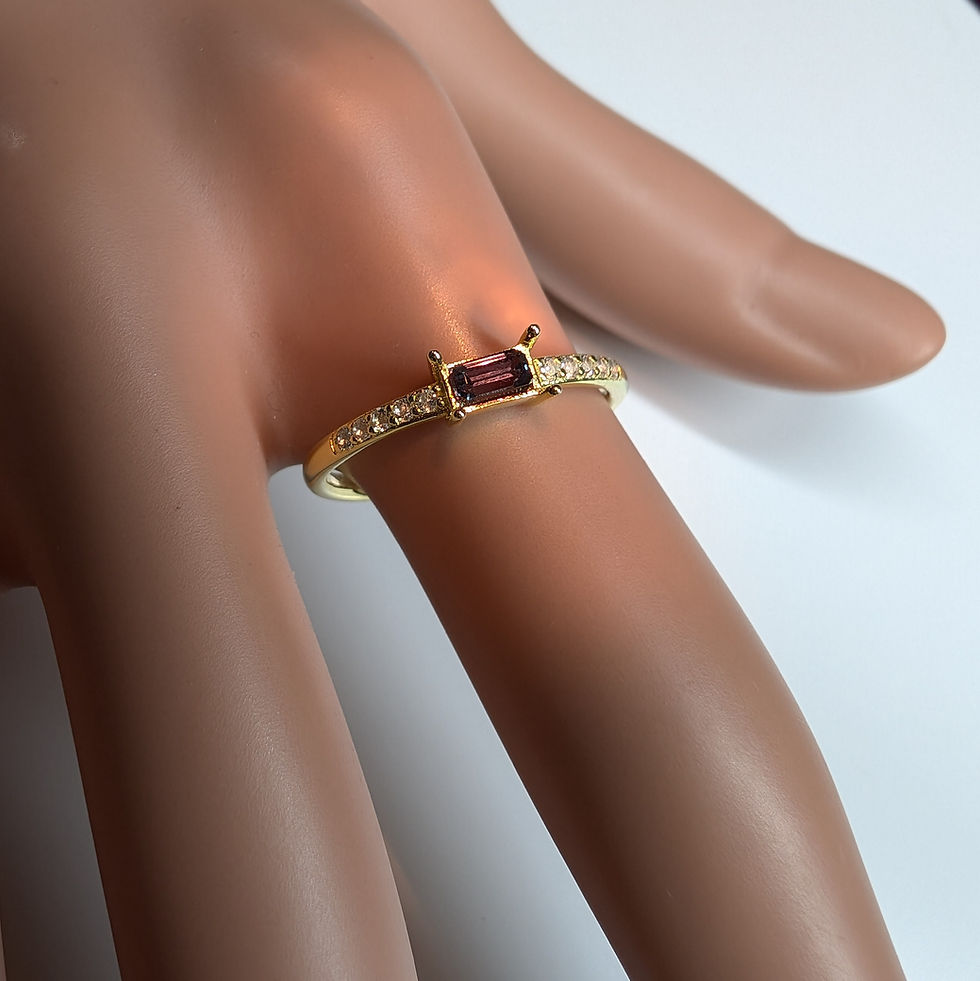 縮圖：0.2cts Natural Colour change Bekily Garnet 925 Silver / Gold ring