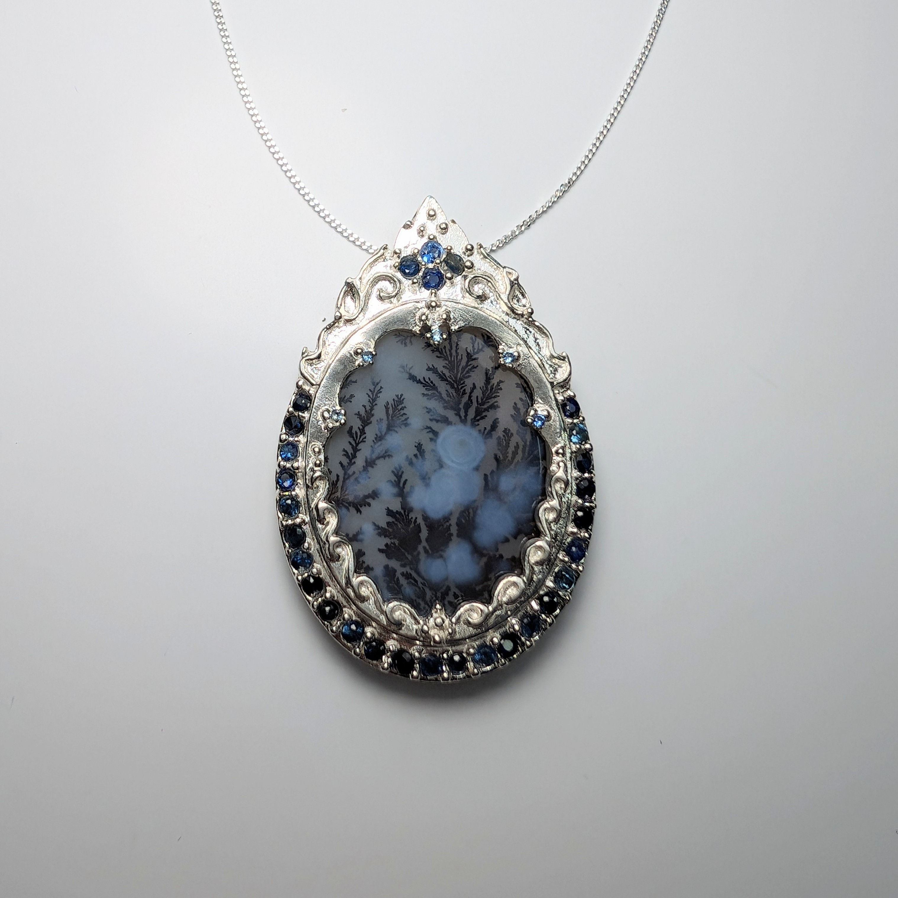 18.43ct Natural Scenic Dendritica agate 925 Silver / Gold pendant