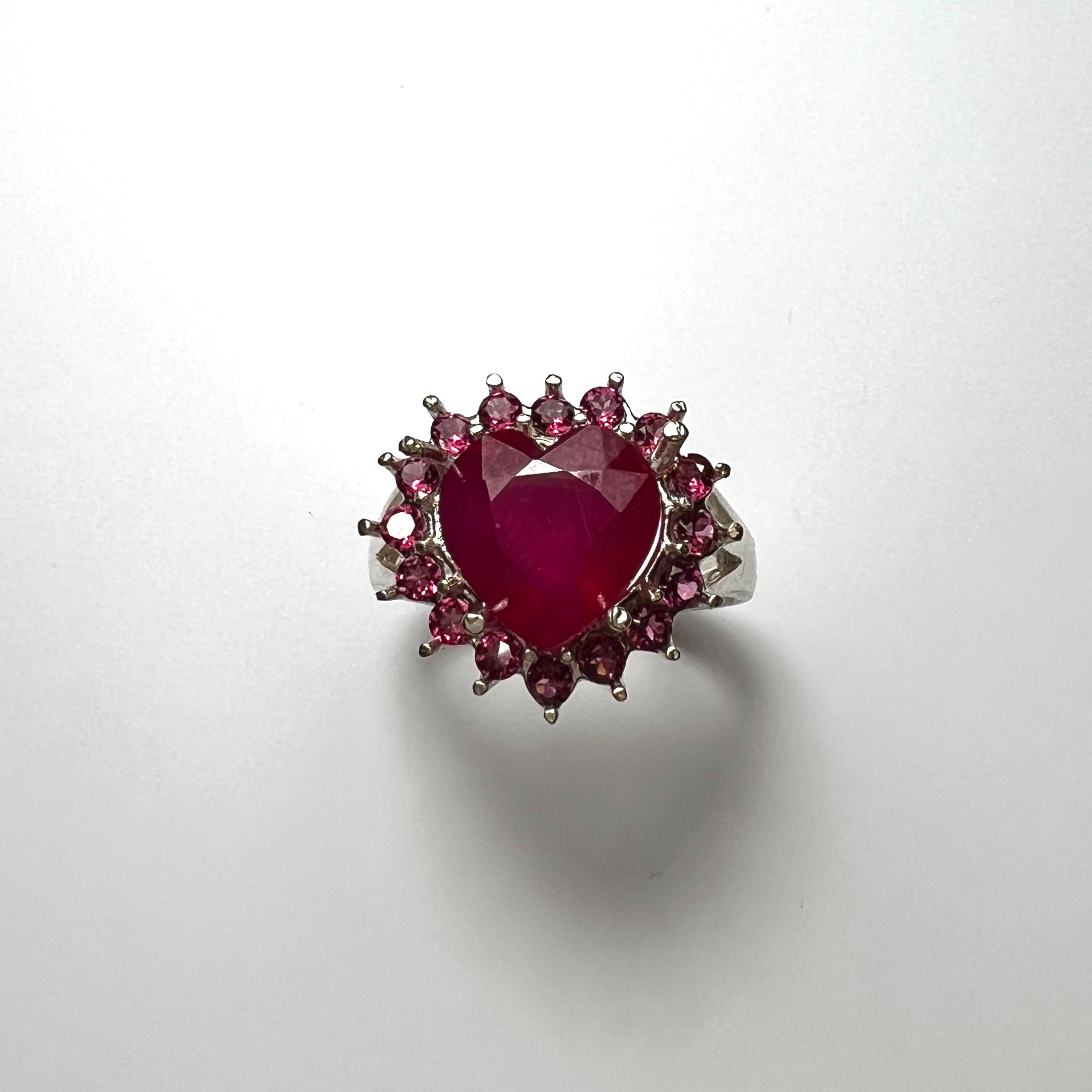 4.25cts Natural Ruby red heart Silver/ Gold / Platinum ring