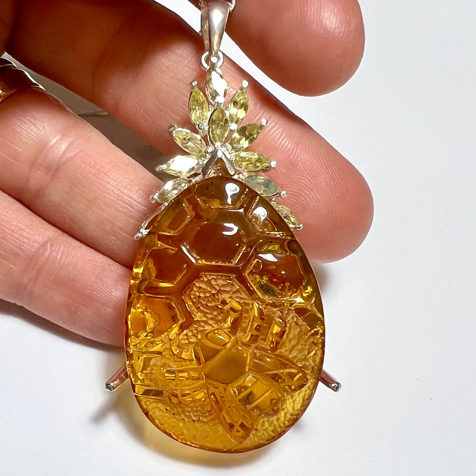 Thumbnail: 18.5cts Natural Baltic Amber honey bee Silver / Gold / Platinum pendant on