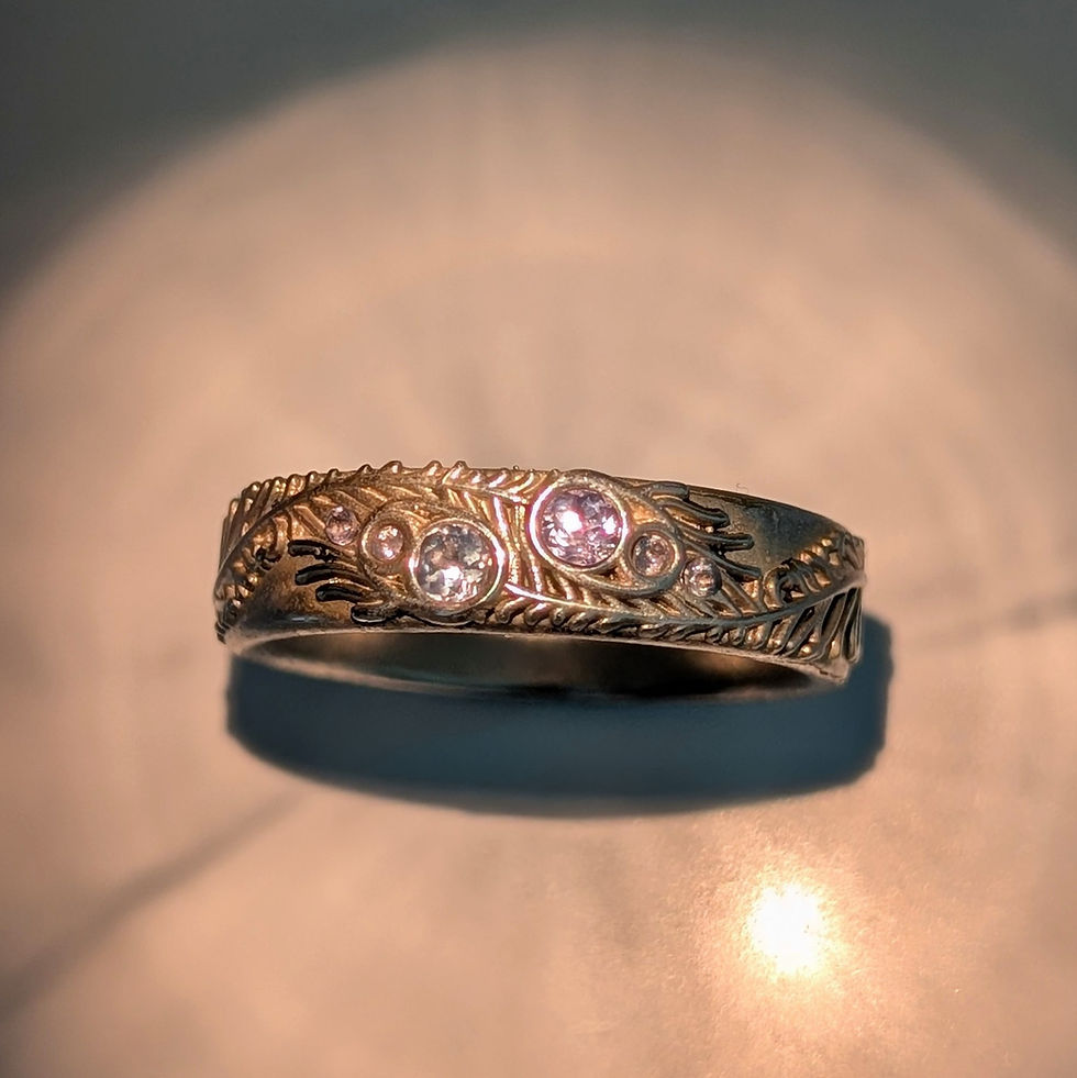 サムネイル： Natural colour change Alexandrite in Silver, Gold or Platinum peacock unisex men's wedding band ring