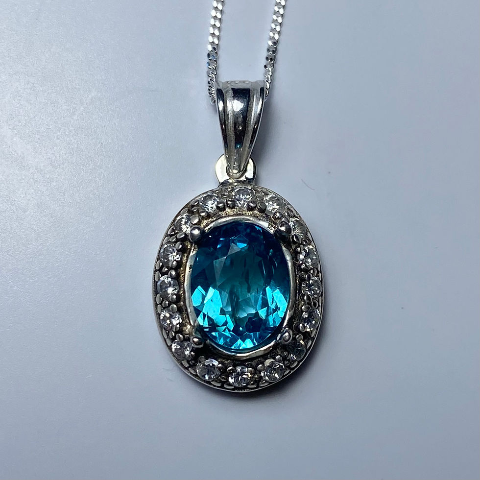 Miniature : 1.85ct Natural Apatite Silver / Gold / Platinum pendant on chain