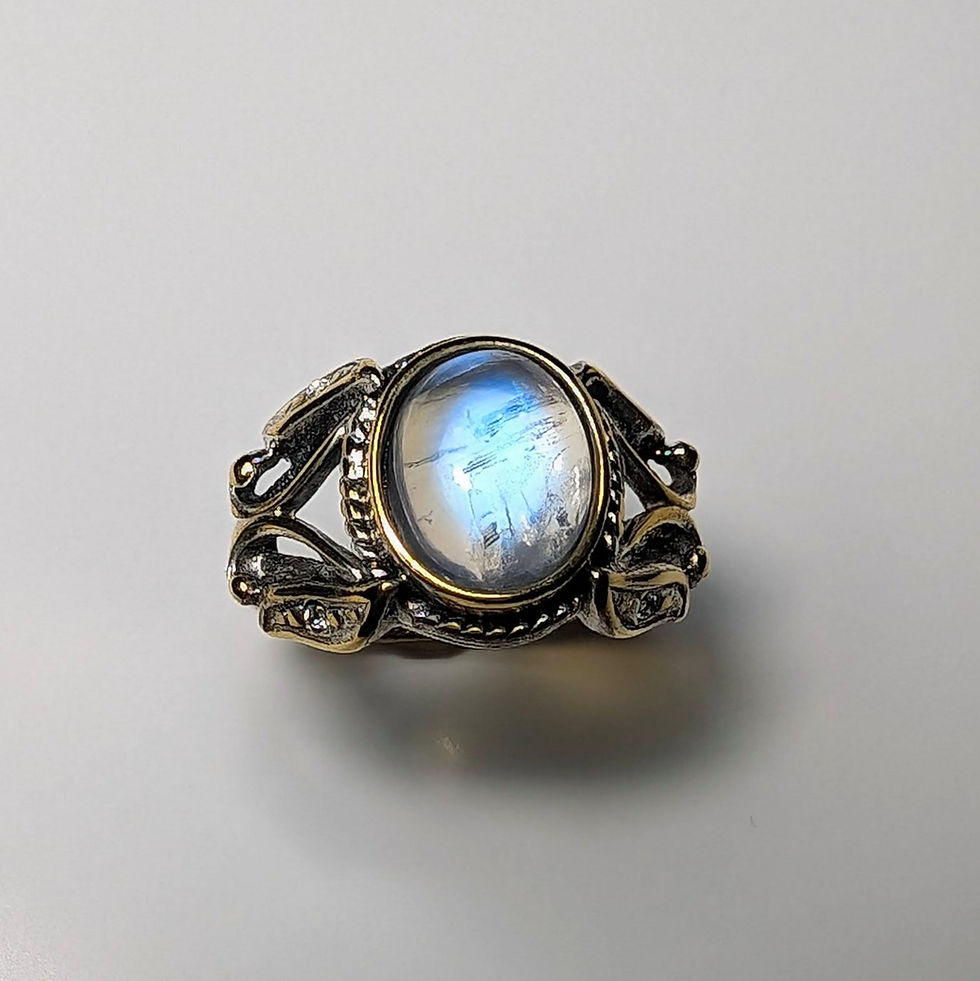 3.2cts Natural rainbow moonstone Silver / Gold / Platinum unisex ring