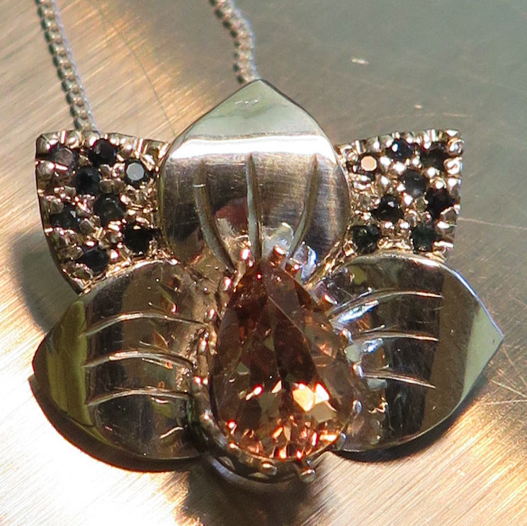 Miniatura: Natural Axinite colour change 925 Silver / Gold / Platinum orchid pendant