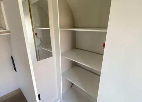 Hobby Beachy 420 armarios.jpeg