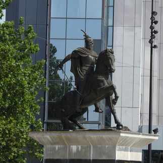 Warrior monument, Pristina