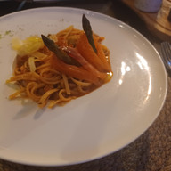 Pasta with salmon and asparagus