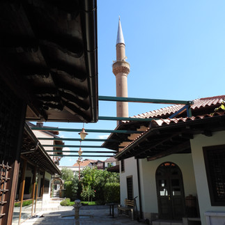 Approaching Teqja e Saraçhanës in Prizren