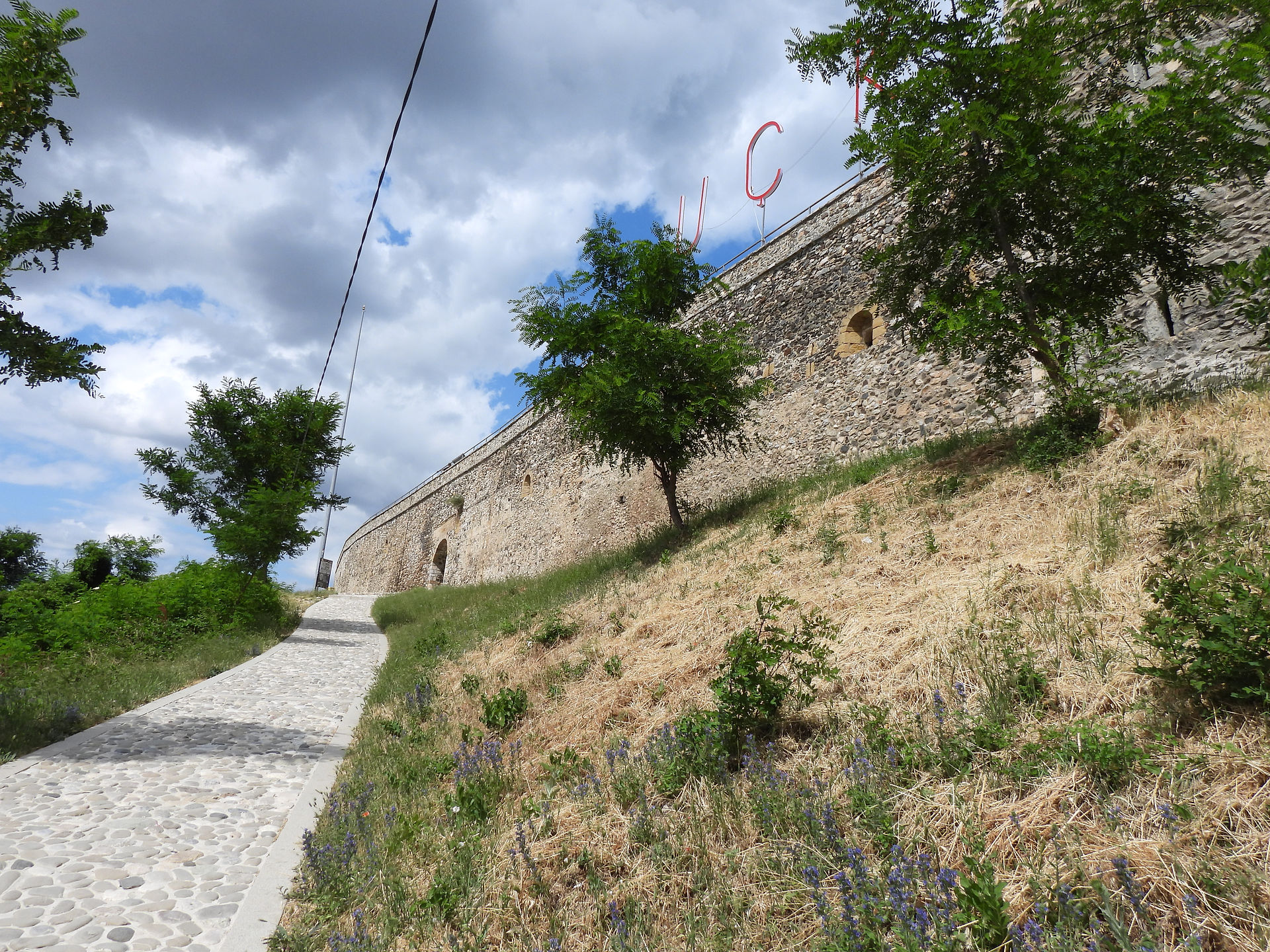 Approaching the entry gate to the Kalaja e Prizrenit
