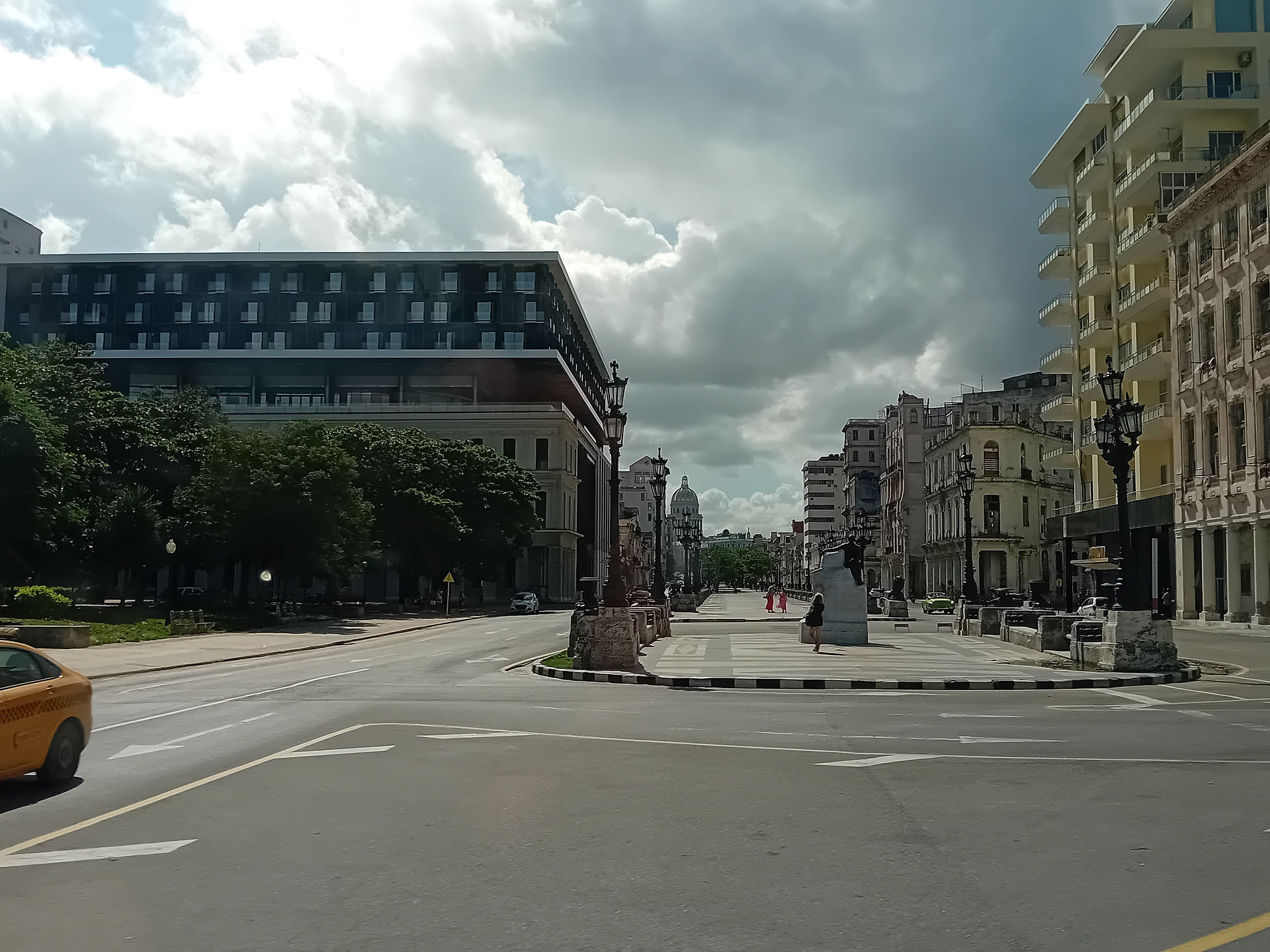 Broad plaza and promenade