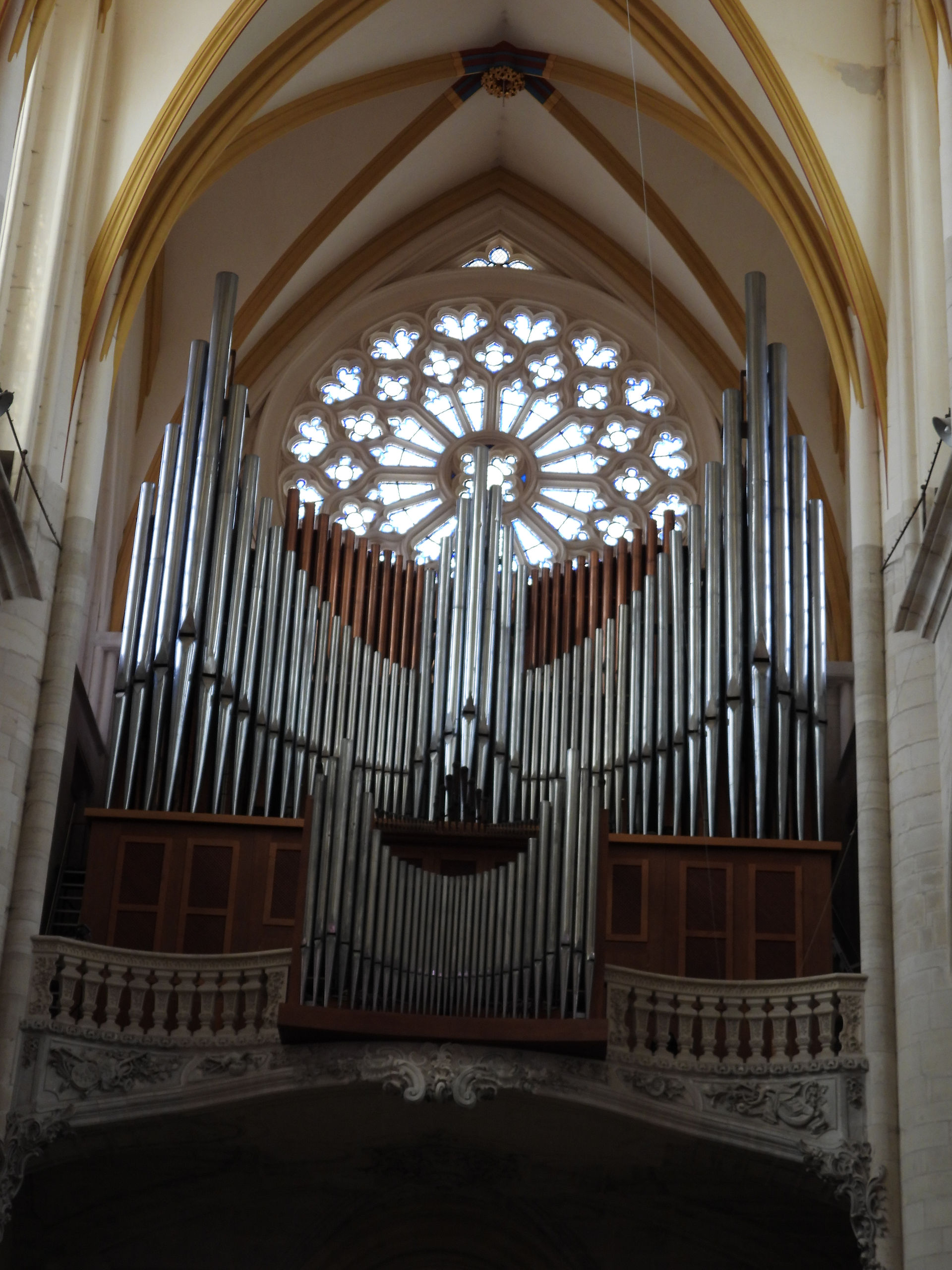 Organ pipes, rear loft
