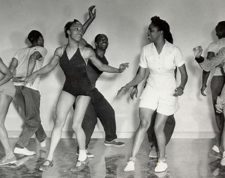 Cazın Kadın Dansçıları