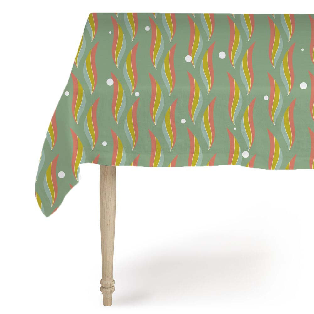 Drooling in Leaves Printed Table Cover