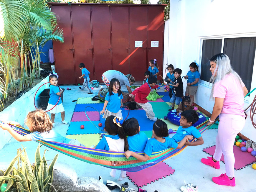 Escuela Coopertiva outside class