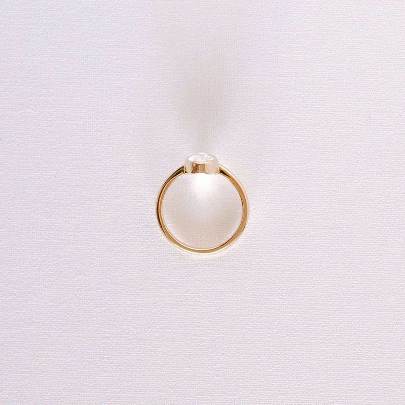 The Still Oval Ring