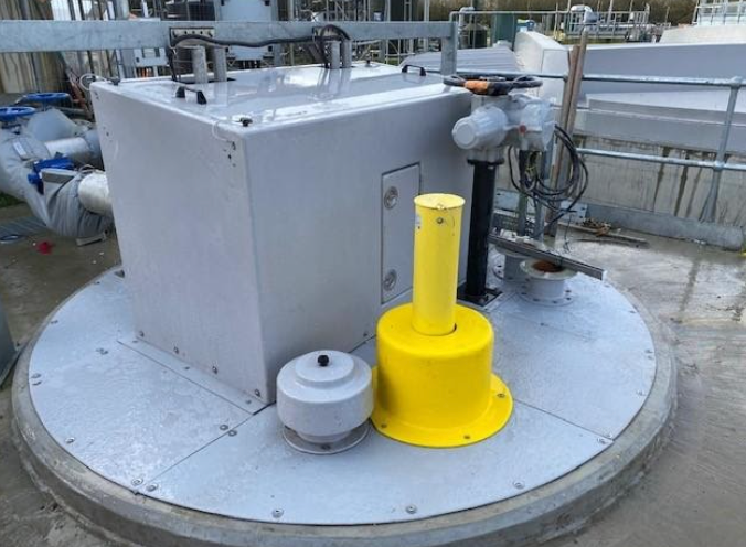 The GRP de-sludge chamber cover replaced GMS open mesh decking to create an odour seal. The cover incorporated a large hatch to allow the deployment of the submersible pumps. The cover was designed to fit around existing penstocks, valves and davit socket.