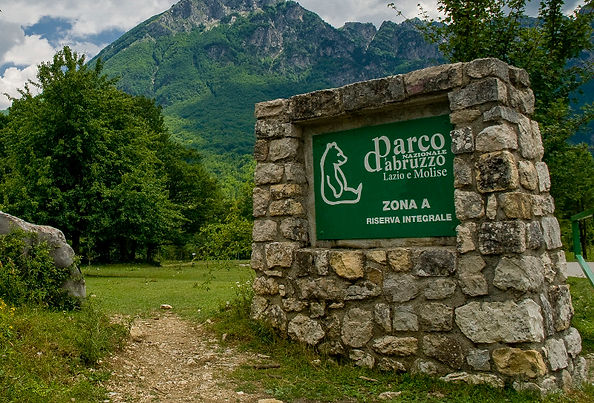 Considerato uno dei parchi più antichi d'Italia, il Parco Nazionale d'Abruzzo è una meta da non perdere durante un soggiorno in Abruzzo durante ogni stagione dell'anno.
