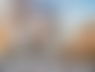 Davanti alla maestosa Basilica di San Francesco d'Assisi, il silenzio sembra raccontare secoli di fede, arte e pace.
