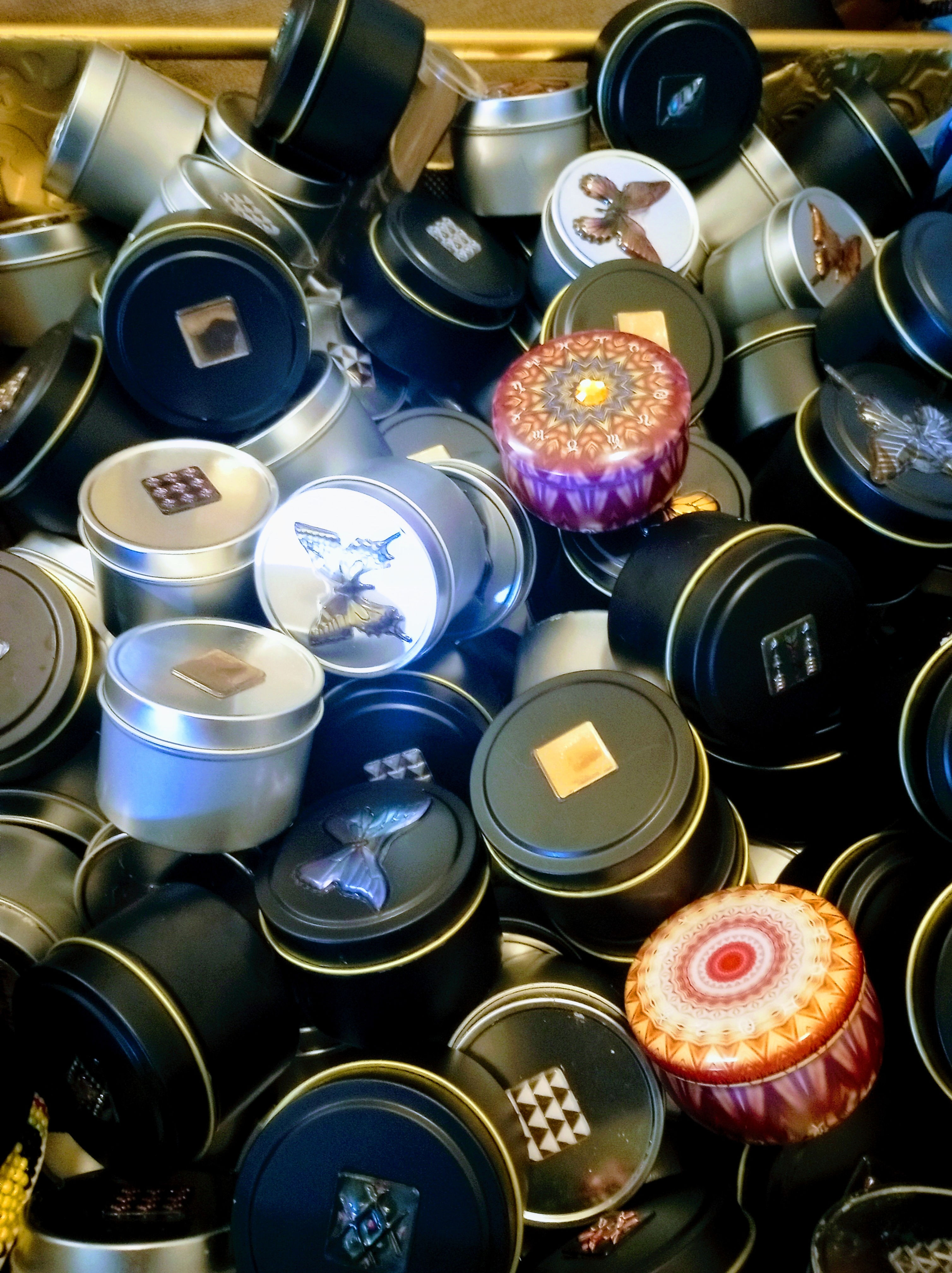 MEDITATION CANDLES 12$ EACH ONE. BLACK OR SIVER