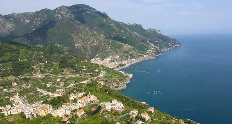 RAVELO.jpg