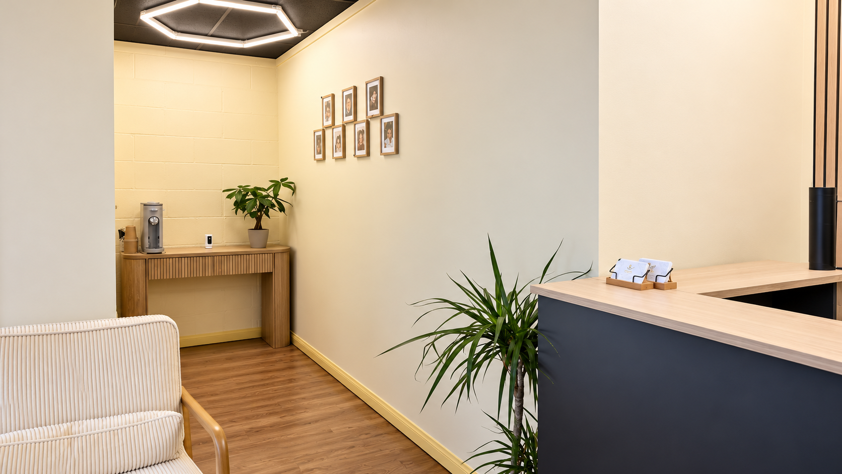 La recepción y la sala de espera para familias en nuestra clínica de Van Nuys