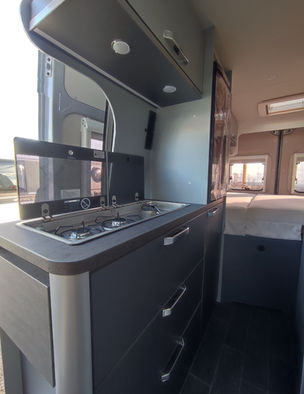 Herd und Waschbecken