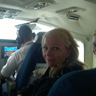 Monica på planet mellan Panama City och San Blas